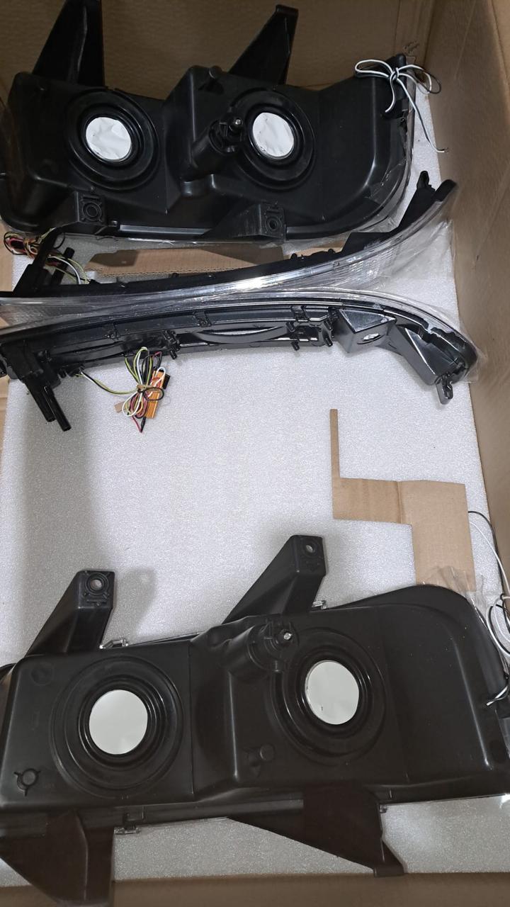 Доставка товаров из США возможна от нескольких килограммов до нескольких палет. После сбора и консолидации на складе, груз на регулярной основе вывозится в аэропорт и отправляется по разработанному нашими логистами маршруту. Во время перевозки товар проходит требуемые процедуры по транспортной безопасности и таможенному оформлению. Доставка деталей к автомобилю