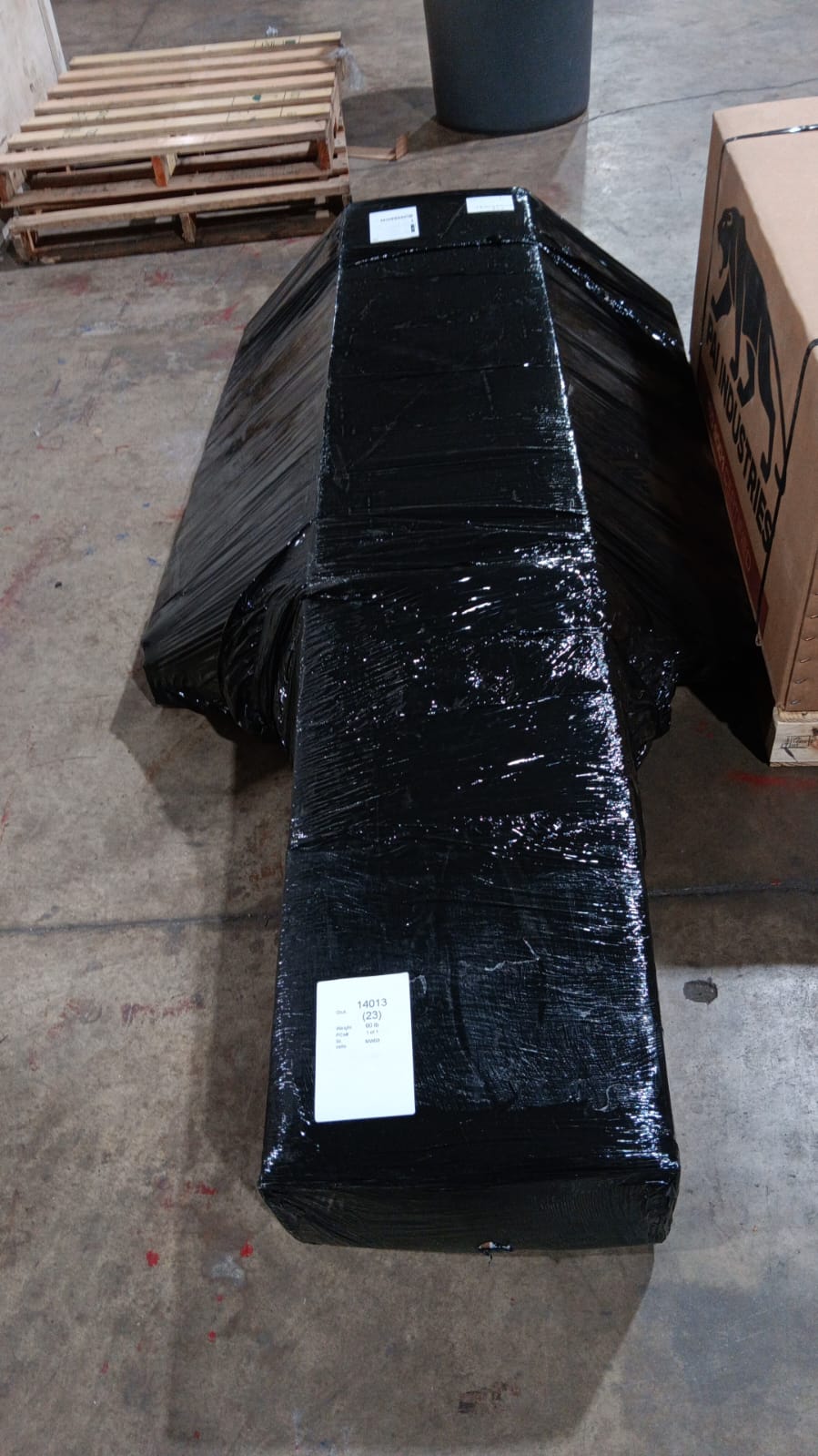 Доставка товаров из США возможна от нескольких килограммов до нескольких палет. После сбора и консолидации на складе, груз на регулярной основе вывозится в аэропорт и отправляется по разработанному нашими логистами маршруту. Во время перевозки товар проходит требуемые процедуры по транспортной безопасности и таможенному оформлению. доставка запчастей из Европы