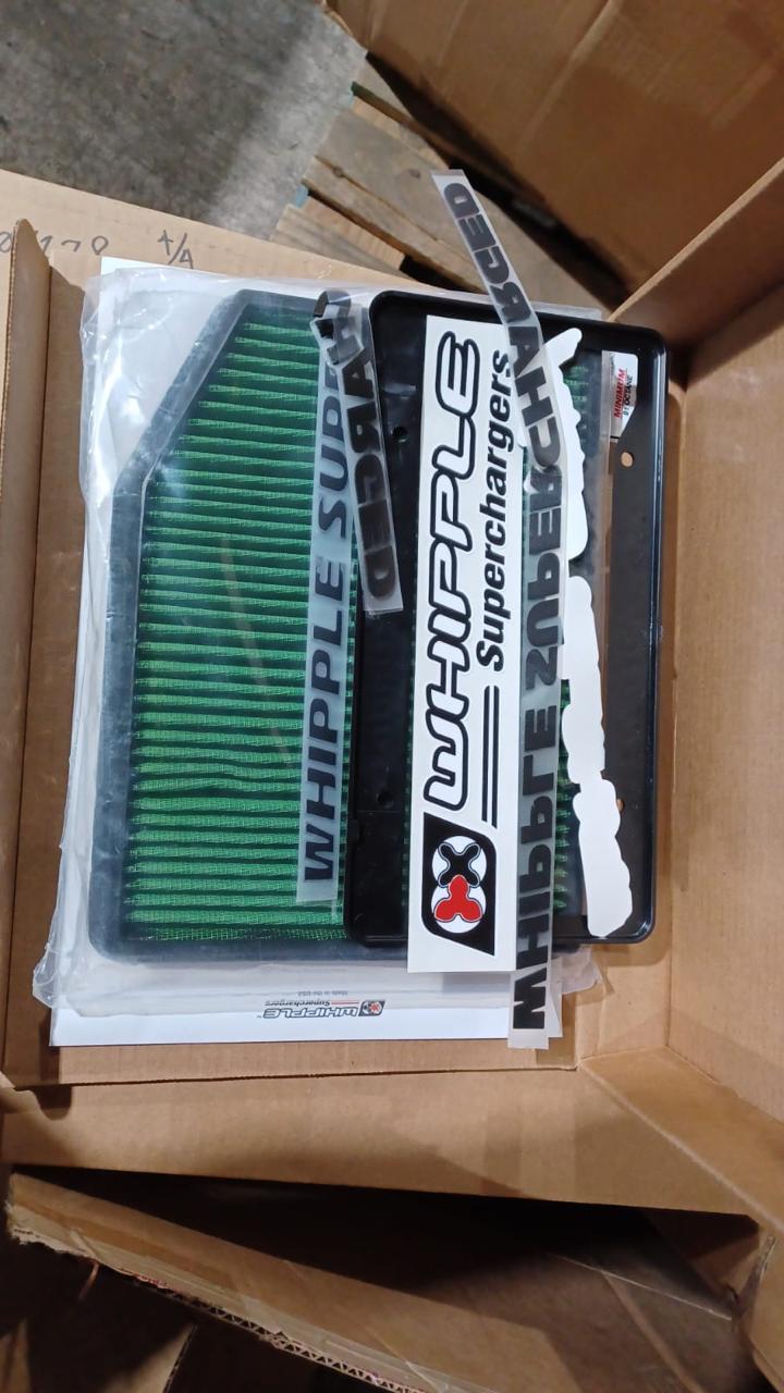 Доставка товаров из США возможна от нескольких килограммов до нескольких палет. После сбора и консолидации на складе, груз на регулярной основе вывозится в аэропорт и отправляется по разработанному нашими логистами маршруту. Во время перевозки товар проходит требуемые процедуры по транспортной безопасности и таможенному оформлению. Доставили товар в Россию