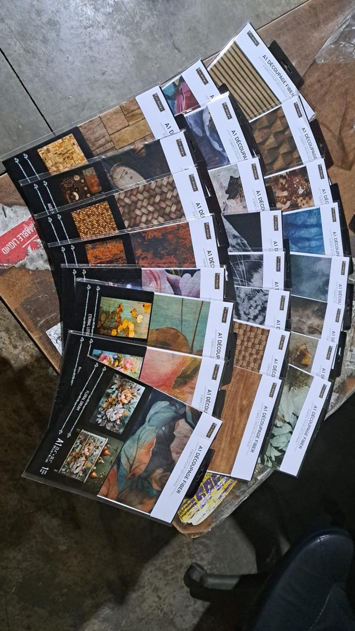 Доставка товаров из США возможна от нескольких килограммов до нескольких палет. После сбора и консолидации на складе, груз на регулярной основе вывозится в аэропорт и отправляется по разработанному нашими логистами маршруту. Во время перевозки товар проходит требуемые процедуры по транспортной безопасности и таможенному оформлению. Доставка в РФ