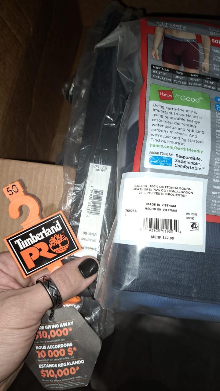 Доставка товаров из США возможна от нескольких килограммов до нескольких палет. После сбора и консолидации на складе, груз на регулярной основе вывозится в аэропорт и отправляется по разработанному нашими логистами маршруту. Во время перевозки товар проходит требуемые процедуры по транспортной безопасности и таможенному оформлению. Доставка в Россию