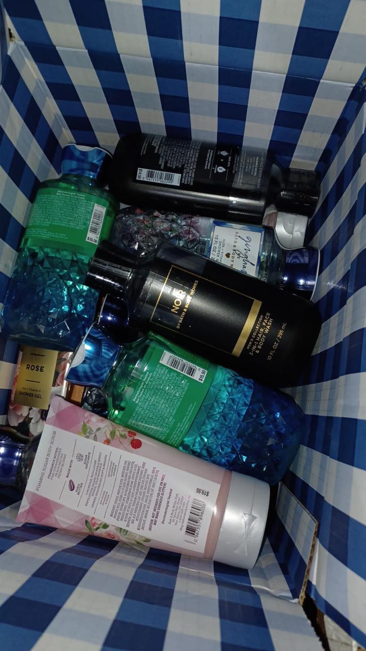 Доставка товаров из США возможна от нескольких килограммов до нескольких палет. После сбора и консолидации на складе, груз на регулярной основе вывозится в аэропорт и отправляется по разработанному нашими логистами маршруту. Во время перевозки товар проходит требуемые процедуры по транспортной безопасности и таможенному оформлению. Доставка косметики из-за границы